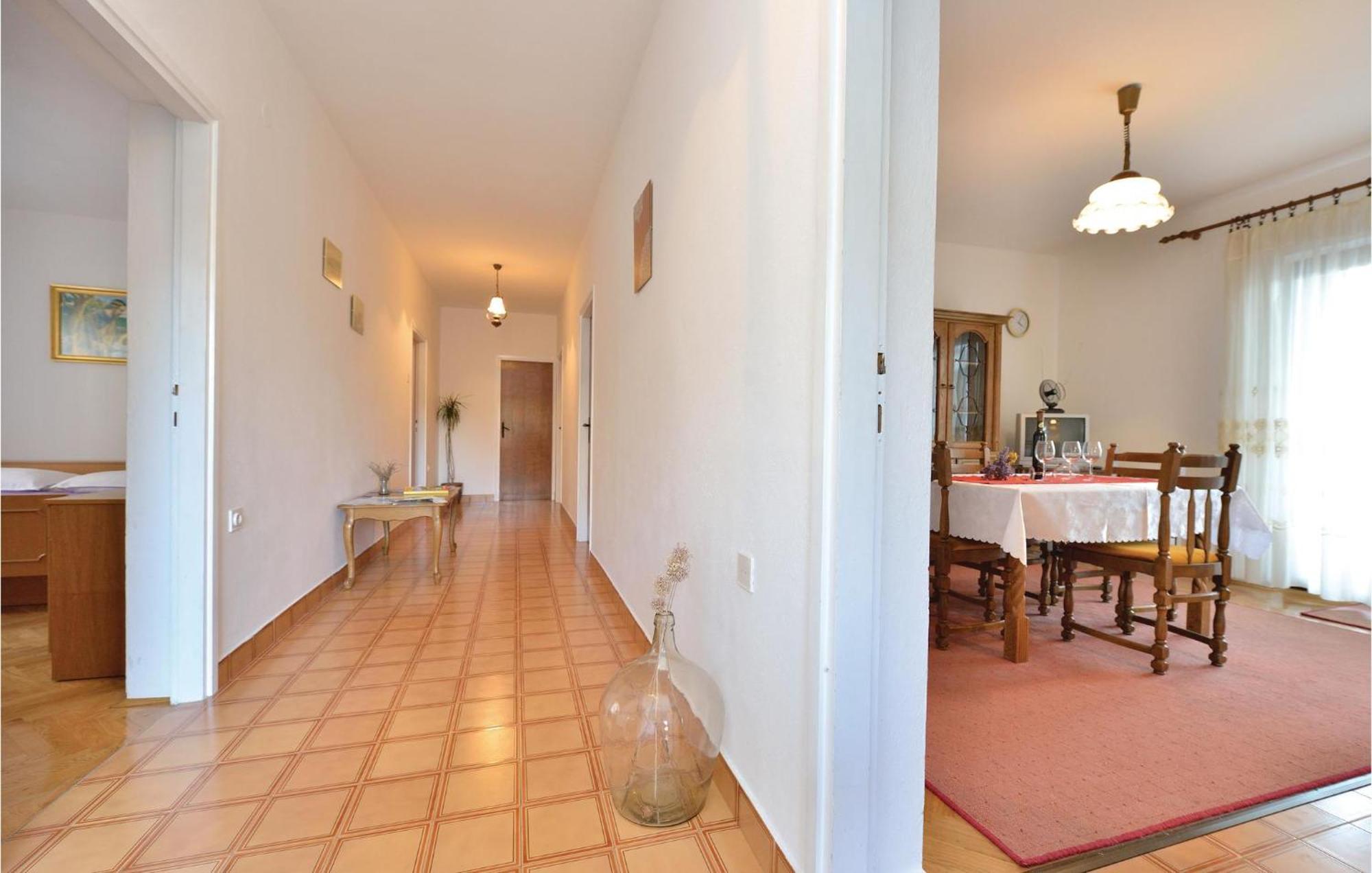2 Bedroom Awesome Apartment In Pag Pag Town Kültér fotó