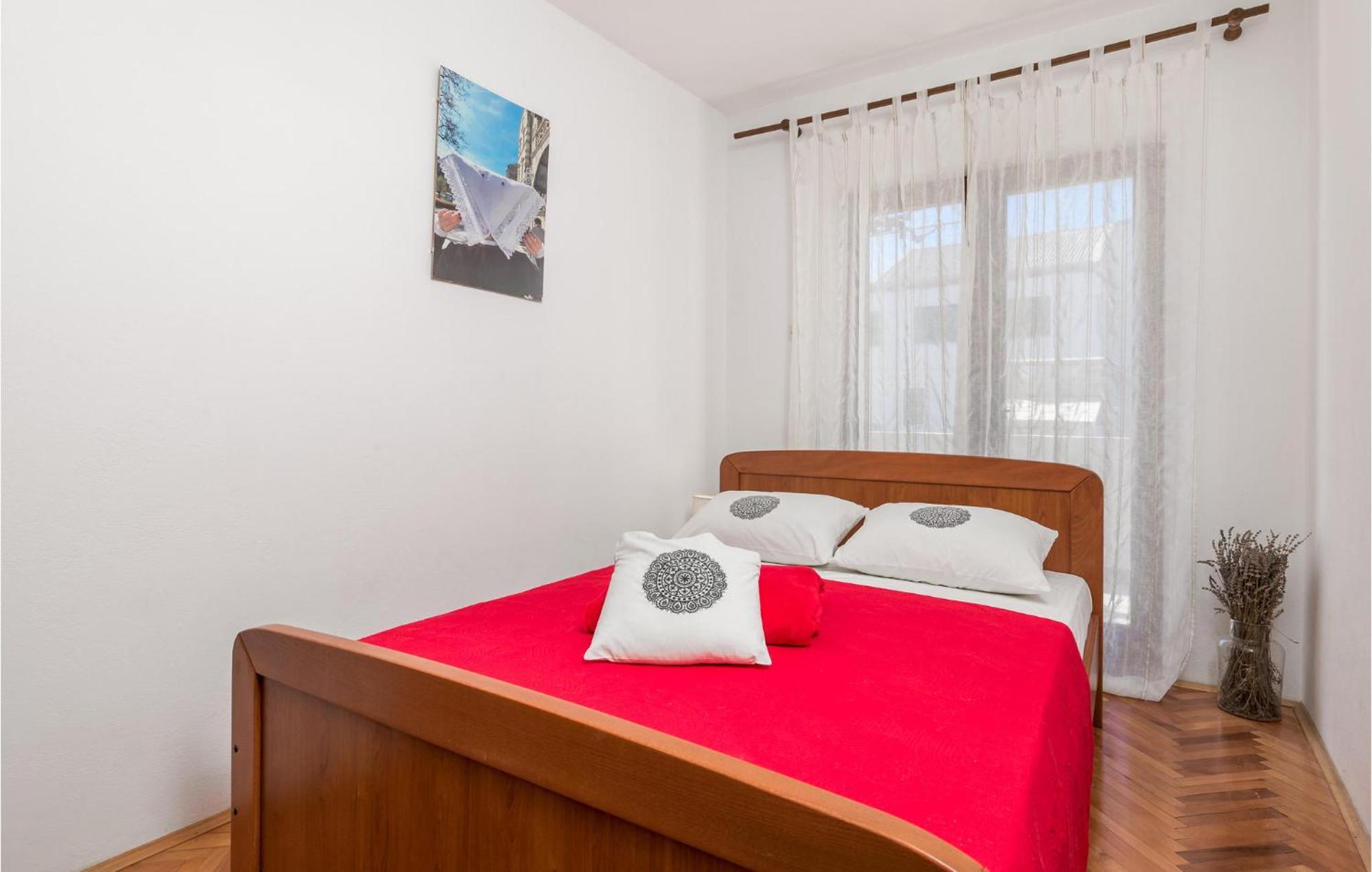 2 Bedroom Awesome Apartment In Pag Pag Town Kültér fotó